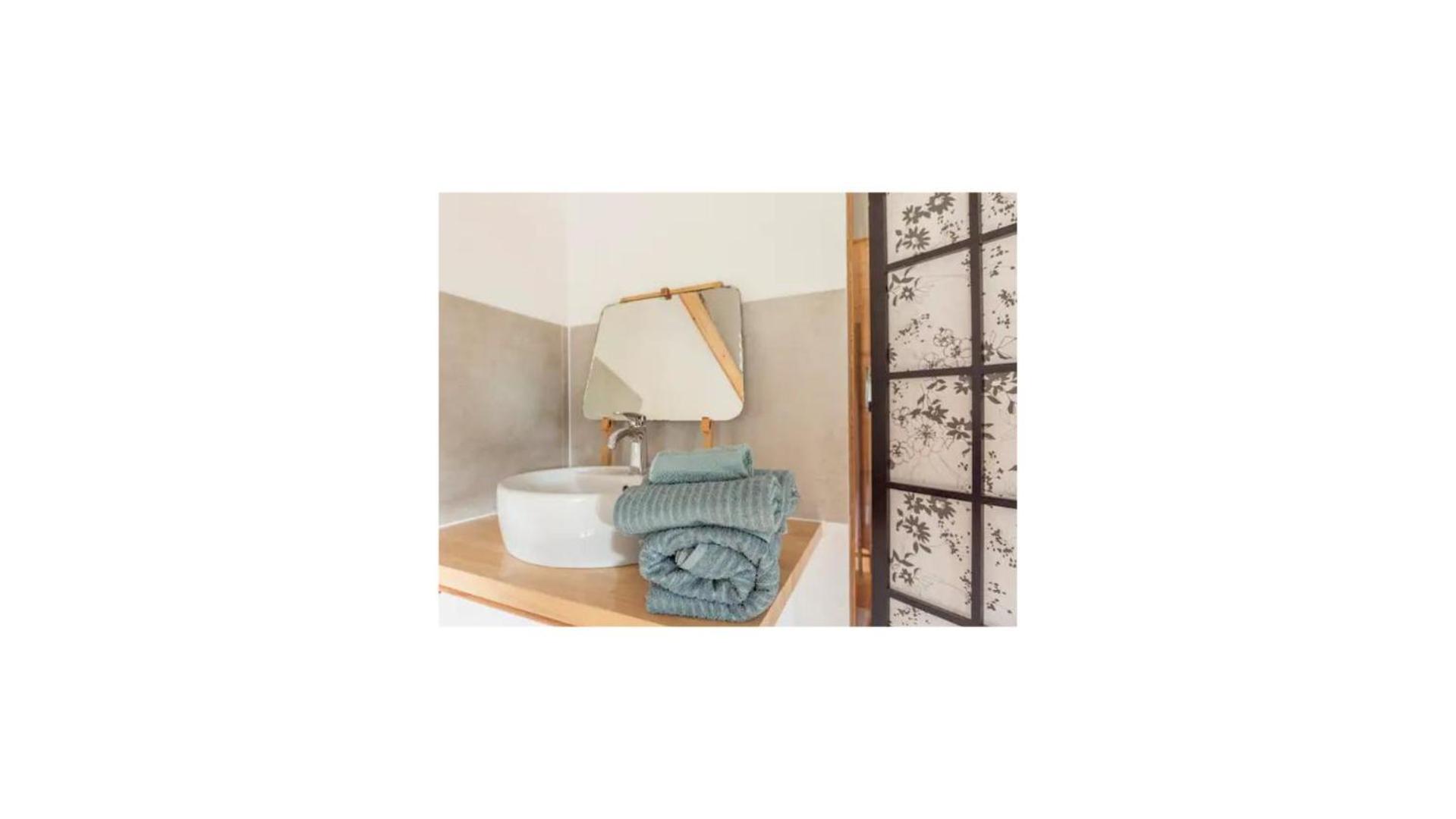 Chambre Triple Deluxe - Gite De La Louve Fougax-et-Barrineuf ภายนอก รูปภาพ